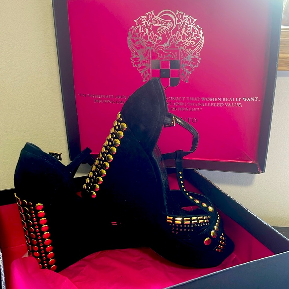 Vince Camuto, Womens Fashion Platform Heels, VC-Simonas Size 9M. Brand New.